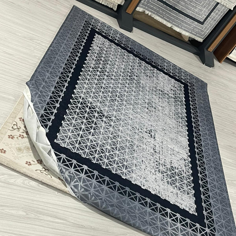 Meryem Siyah Model Halı Örtüsü Meryem Siyah Model Halı Örtüsü