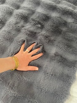 Tavşan Tüylü Antrasit Pelüş Halı