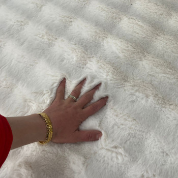 Tavşan Tüylü Beyaz Pelüş Halı