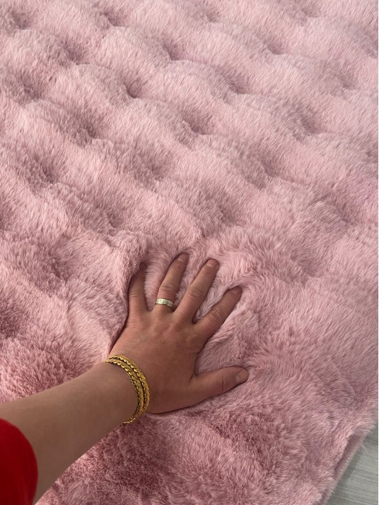Tavşan Tüylü Pembe Pelüş Halı Tavşan Tüylü Pembe Pelüş Halı